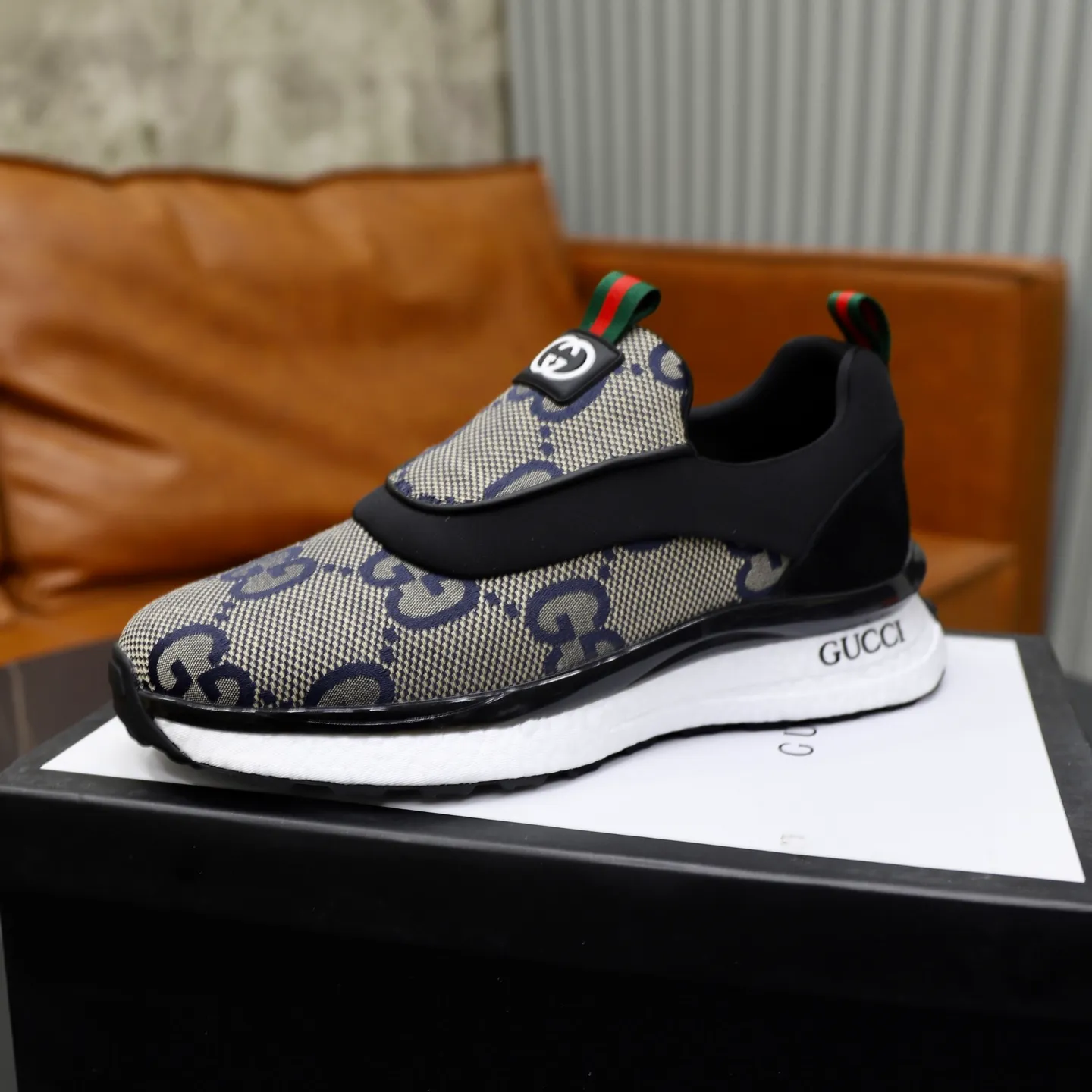 Ex-factory price: 462💰🙅‍♂️🙅‍♂️🙅‍♂️ Brand: Gucci GuCCI Standard code: 38-44 (45 customized) Grade: Same as the official website Material: Original leather stitching brand cloth Comfortable and breathable lining Lightweight and wear-resistant sports outsole Style category: Men's fashionable casual shoes Running sneakers Distinguished luxury brand elements Top luxury Color: actual picture color